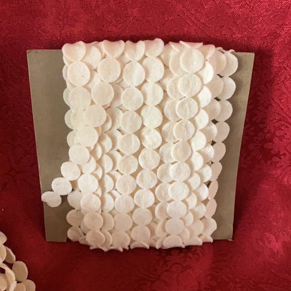 36 YARDS (108 ft) of 1/2” round off white felt trim / Christmas tree garland - Picture 8 of 9